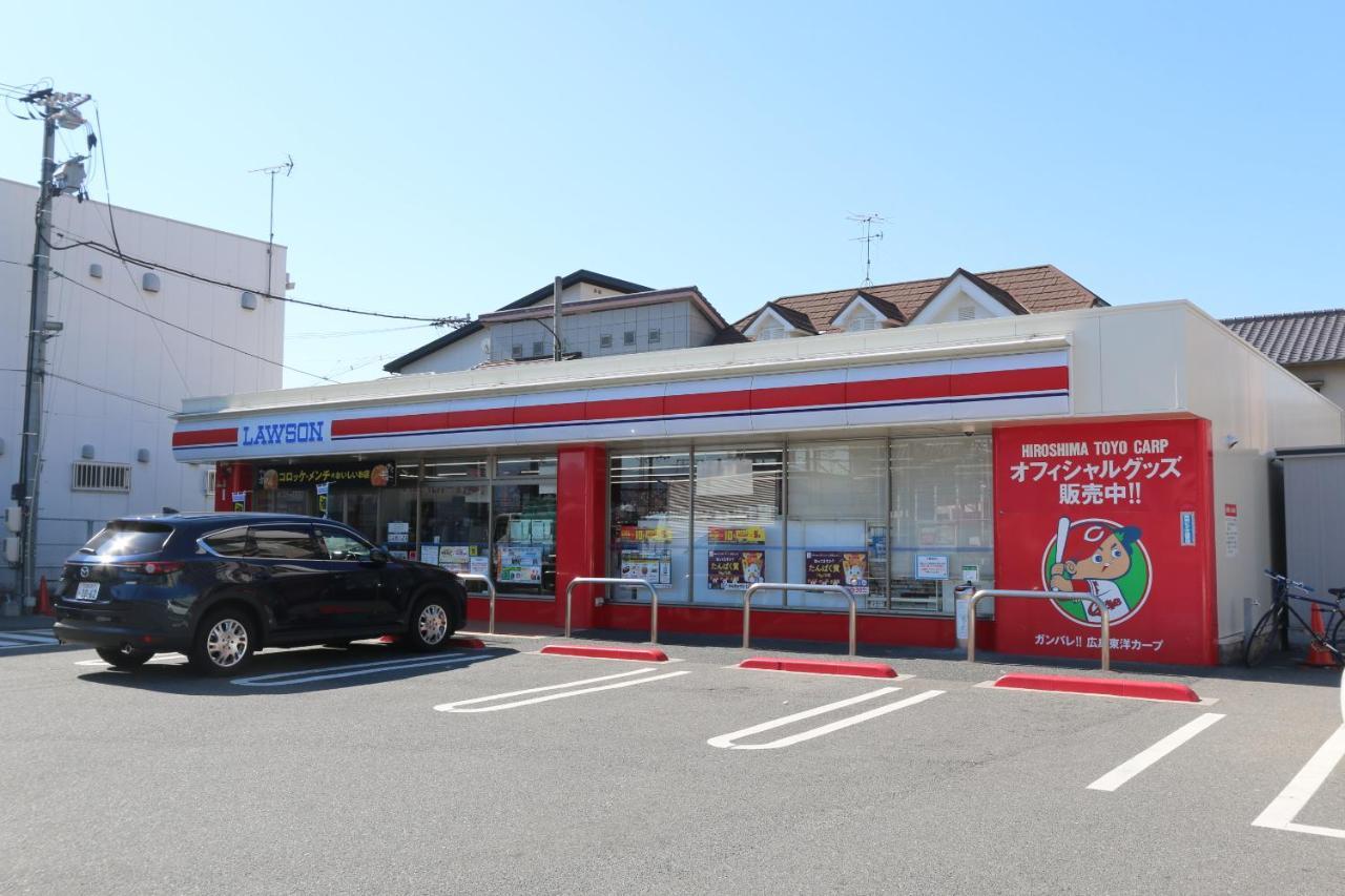 Red Helmet House & Sports Bar Hiroshima Vandrarhem Exteriör bild